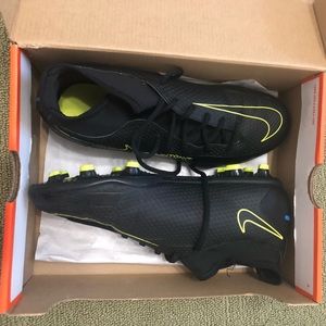 Nike Phantom women’s socccer shoes